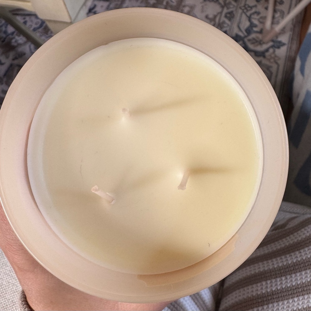 White Barn Mahogany Coconut Candle - Picture 5 of 8